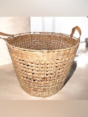 Natural Woven Seagrass Storage Basket with Leather Handles